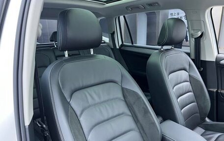Volkswagen Tiguan II, 2021 год, 2 174 000 рублей, 11 фотография