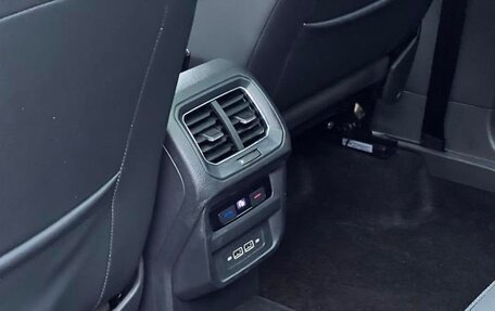 Volkswagen Tiguan II, 2021 год, 2 174 000 рублей, 16 фотография