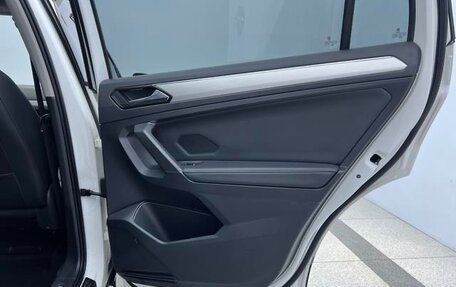 Volkswagen Tiguan II, 2021 год, 2 174 000 рублей, 19 фотография