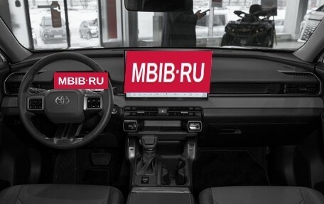 Toyota RAV4, 2025 год, 4 985 000 рублей, 33 фотография