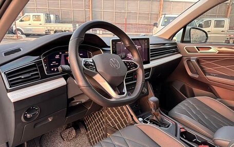Volkswagen Tiguan II, 2022 год, 2 600 000 рублей, 8 фотография