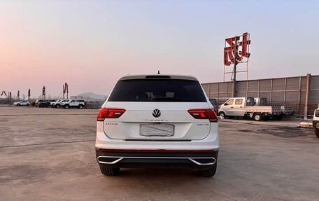 Volkswagen Tiguan II, 2022 год, 2 600 000 рублей, 4 фотография