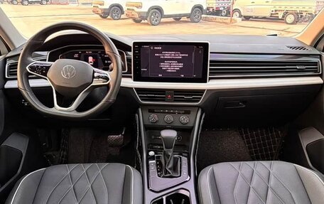 Volkswagen Tiguan II, 2022 год, 2 600 000 рублей, 11 фотография