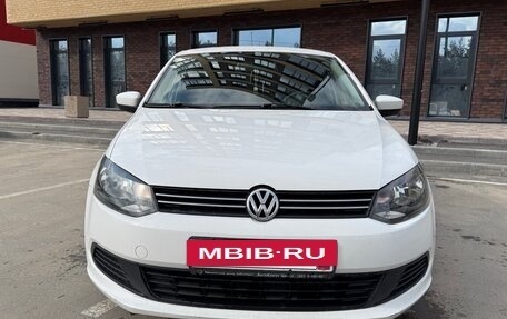 Volkswagen Polo VI (EU Market), 2012 год, 800 000 рублей, 2 фотография