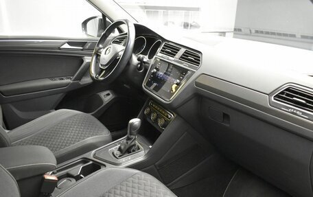 Volkswagen Tiguan II, 2018 год, 2 459 000 рублей, 10 фотография