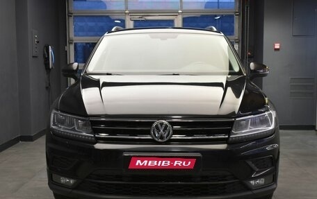 Volkswagen Tiguan II, 2018 год, 2 459 000 рублей, 2 фотография