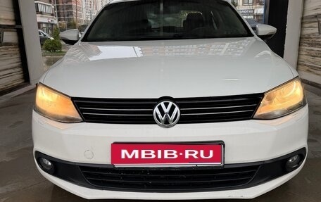 Volkswagen Jetta VI, 2013 год, 870 000 рублей, 1 фотография