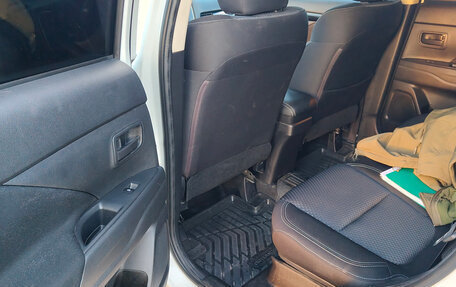 Mitsubishi Outlander III рестайлинг 3, 2021 год, 2 200 000 рублей, 7 фотография