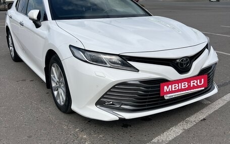 Toyota Camry, 2018 год, 2 750 000 рублей, 3 фотография