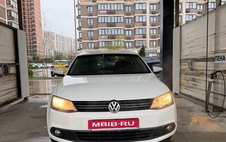 Volkswagen Jetta VI, 2013 год, 870 000 рублей, 3 фотография