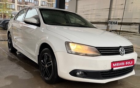 Volkswagen Jetta VI, 2013 год, 870 000 рублей, 2 фотография
