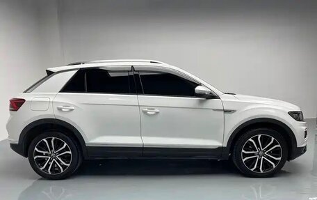 Volkswagen T-Roc I, 2022 год, 1 560 000 рублей, 2 фотография