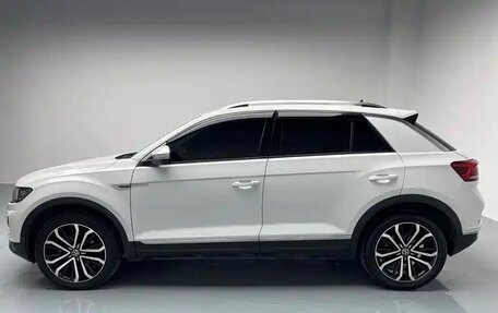 Volkswagen T-Roc I, 2022 год, 1 560 000 рублей, 3 фотография