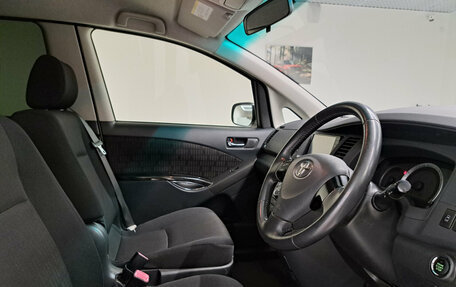 Toyota ISis I, 2012 год, 1 300 000 рублей, 11 фотография