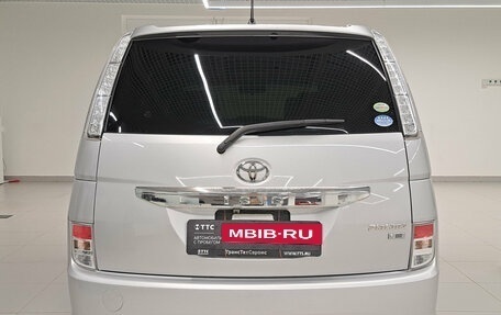 Toyota ISis I, 2012 год, 1 300 000 рублей, 6 фотография