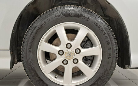 Toyota ISis I, 2012 год, 1 300 000 рублей, 18 фотография