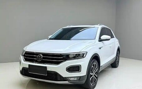 Volkswagen T-Roc I, 2022 год, 1 590 000 рублей, 1 фотография