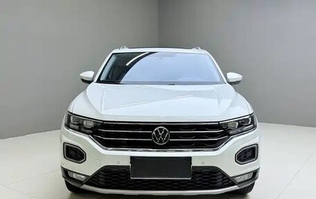 Volkswagen T-Roc I, 2022 год, 1 590 000 рублей, 2 фотография