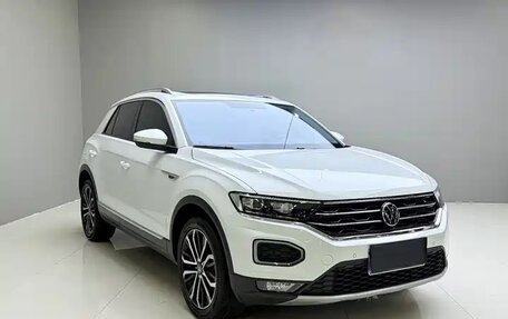 Volkswagen T-Roc I, 2022 год, 1 590 000 рублей, 3 фотография