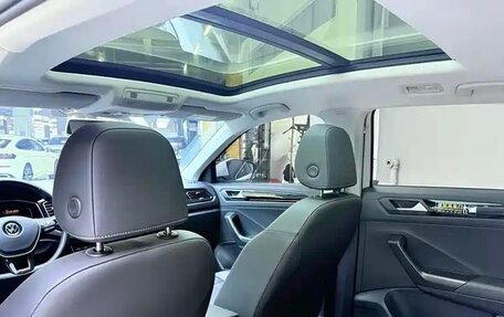 Volkswagen T-Roc I, 2022 год, 1 590 000 рублей, 10 фотография