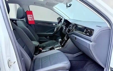 Volkswagen T-Roc I, 2022 год, 1 590 000 рублей, 13 фотография