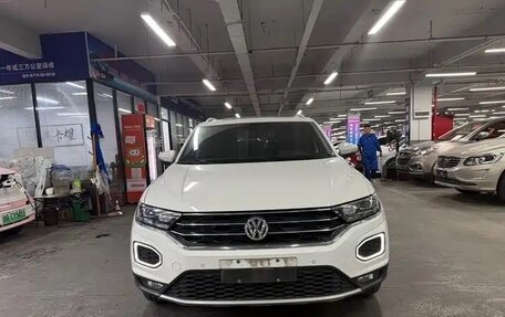 Volkswagen T-Roc I, 2022 год, 1 550 000 рублей, 2 фотография