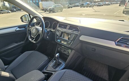 Volkswagen Tiguan II, 2017 год, 2 400 000 рублей, 11 фотография