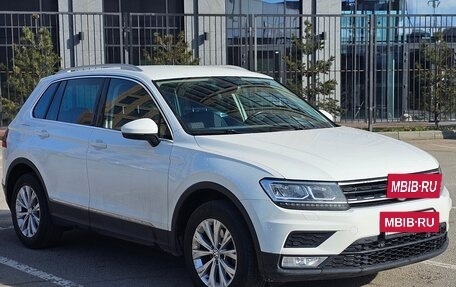 Volkswagen Tiguan II, 2017 год, 2 400 000 рублей, 3 фотография