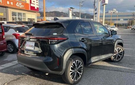 Toyota Yaris Cross, 2022 год, 1 641 000 рублей, 3 фотография