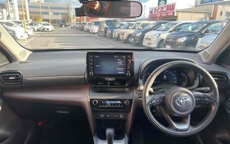 Toyota Yaris Cross, 2022 год, 1 641 000 рублей, 7 фотография