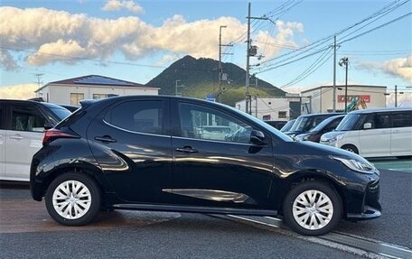 Toyota Yaris, 2022 год, 1 471 000 рублей, 4 фотография