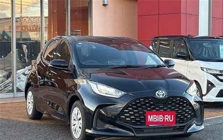 Toyota Yaris, 2022 год, 1 471 000 рублей, 3 фотография