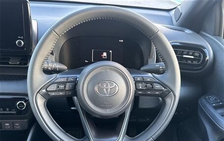 Toyota Yaris, 2022 год, 1 471 000 рублей, 9 фотография