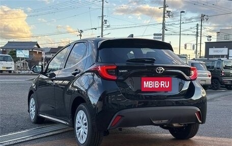 Toyota Yaris, 2022 год, 1 471 000 рублей, 5 фотография