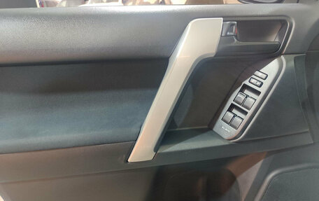 Toyota Land Cruiser Prado 150 рестайлинг 2, 2018 год, 3 950 000 рублей, 13 фотография