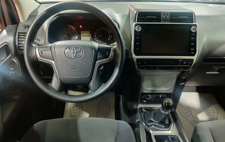 Toyota Land Cruiser Prado 150 рестайлинг 2, 2018 год, 3 950 000 рублей, 11 фотография