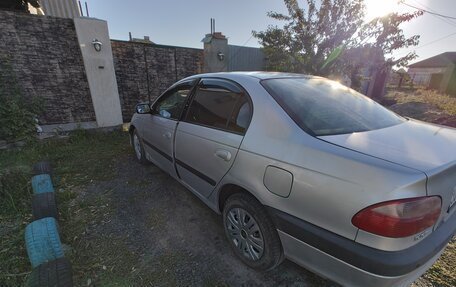 Toyota Avensis III рестайлинг, 2001 год, 380 000 рублей, 1 фотография