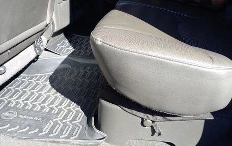 Nissan Navara (Frontier), 2010 год, 1 550 000 рублей, 9 фотография