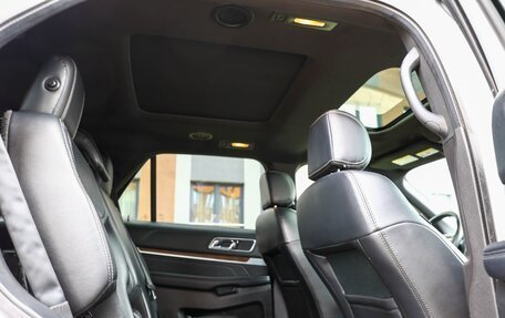 Ford Explorer VI, 2017 год, 2 380 000 рублей, 15 фотография