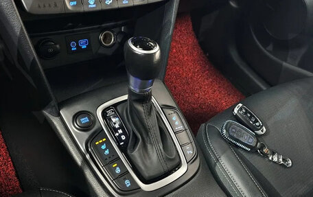 Hyundai Kona I, 2022 год, 1 881 000 рублей, 5 фотография