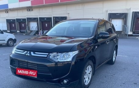 Mitsubishi Outlander III рестайлинг 3, 2013 год, 1 120 000 рублей, 1 фотография
