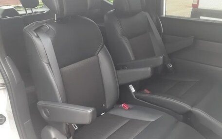 Honda Stepwgn, 2023 год, 2 220 000 рублей, 10 фотография