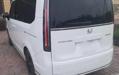 Honda Stepwgn, 2023 год, 2 220 000 рублей, 3 фотография