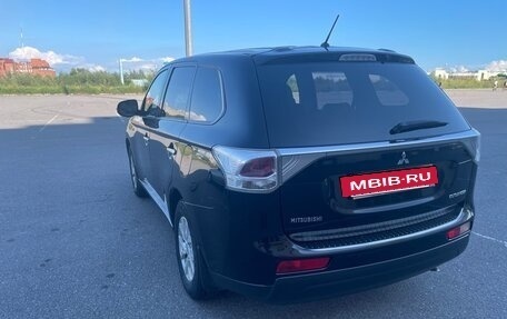 Mitsubishi Outlander III рестайлинг 3, 2013 год, 1 120 000 рублей, 2 фотография