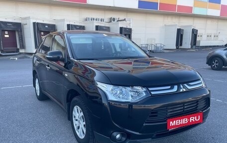Mitsubishi Outlander III рестайлинг 3, 2013 год, 1 120 000 рублей, 3 фотография