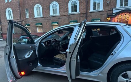 KIA K5 I рестайлинг, 2010 год, 850 000 рублей, 18 фотография
