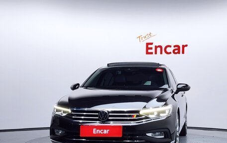 Volkswagen Passat B8 рестайлинг, 2022 год, 2 365 000 рублей, 3 фотография