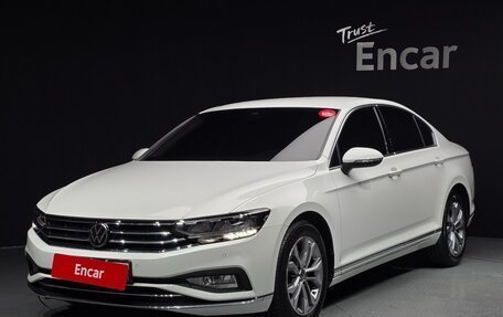 Volkswagen Passat B8 рестайлинг, 2022 год, 2 370 000 рублей, 1 фотография