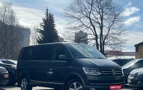 Volkswagen Caravelle T6 рестайлинг, 2017 год, 3 599 000 рублей, 1 фотография