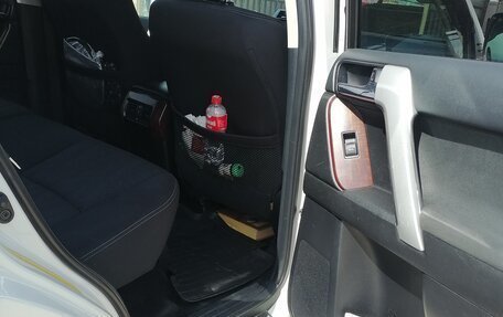 Toyota Land Cruiser Prado 150 рестайлинг 2, 2016 год, 3 850 000 рублей, 6 фотография